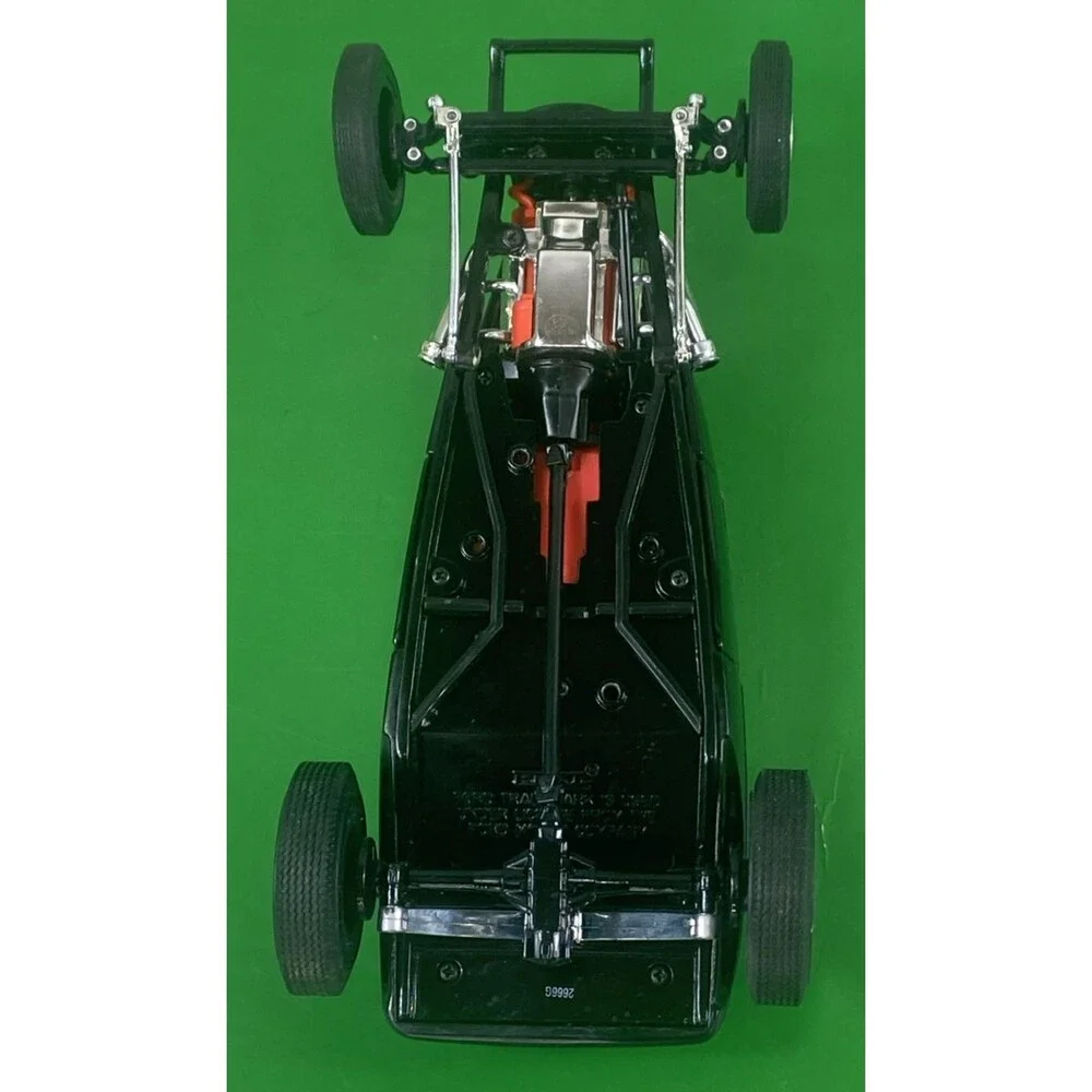 Ford Classic Metal Die Cast  ERTL Ford Motor Company 1:18